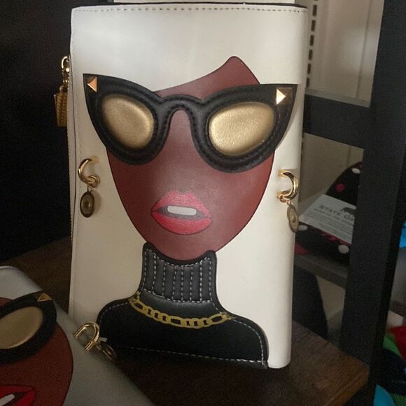 ‎Cute Big Glasses Face Clutch Purse - Picture 4 of 12
